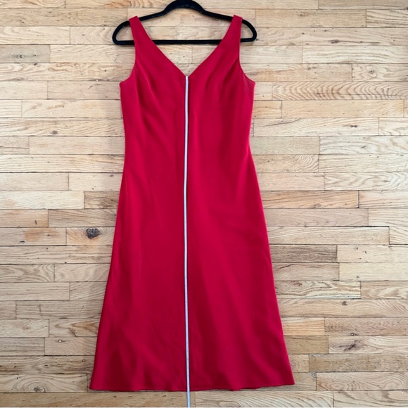 Elegant Red Sleeveless Dress - Picture 6 of 7